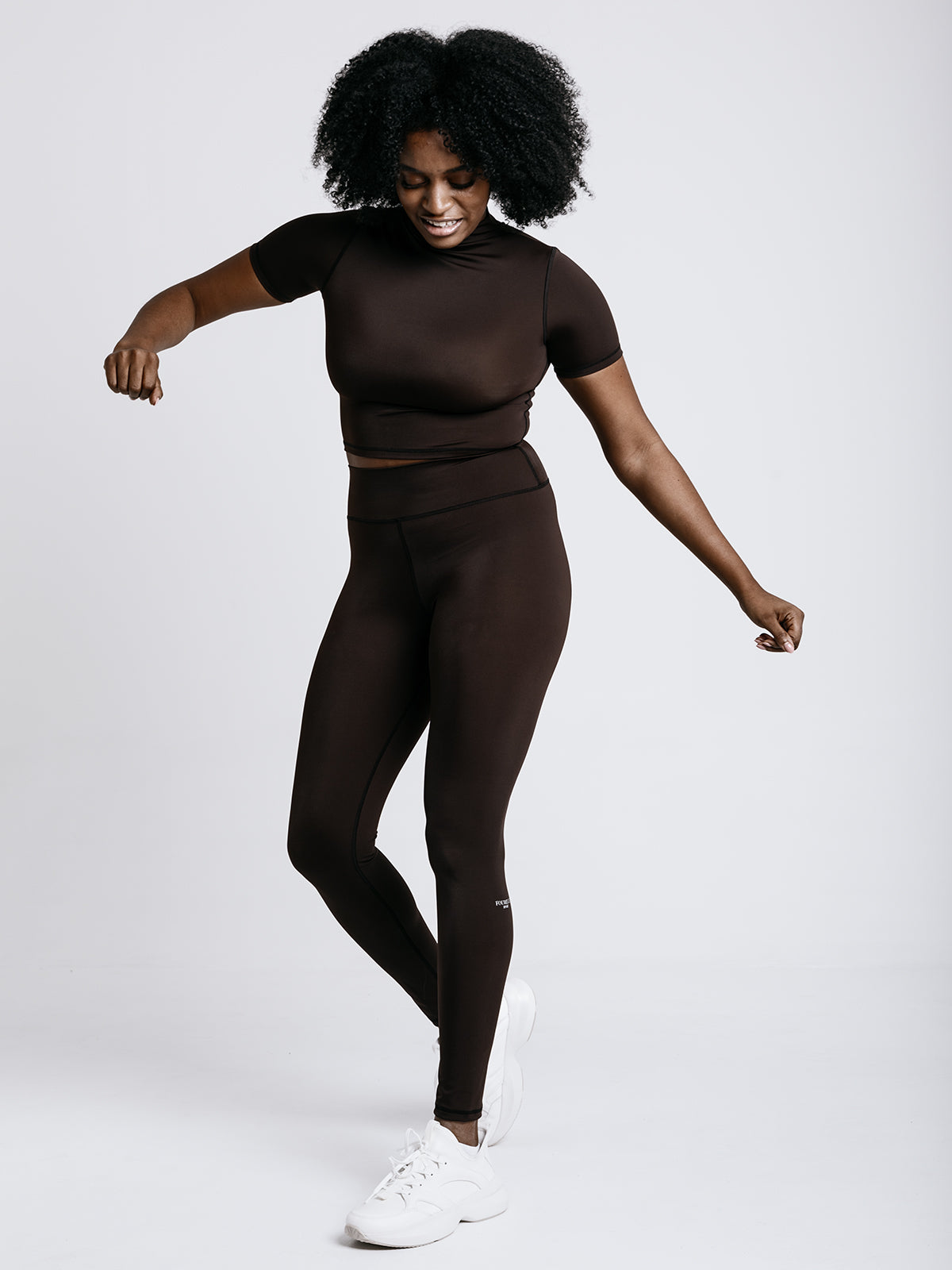 Rövid ujjú crop top - melegbarna