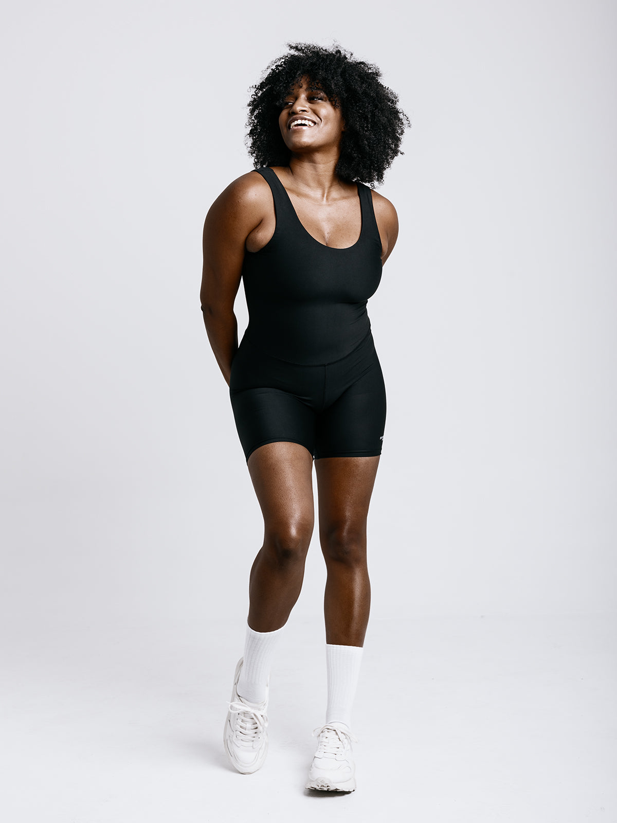 Ujjatlan sort overál - fekete